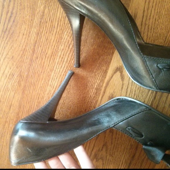 BCBG Black Leather w/ Ribbon Bow Detail Pumps Sz 8.5 Retro Romantic Holiday Work - Picture 9 of 16